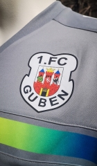FC_Guben-Vi_Tva-Trikot-Regenbogen-2