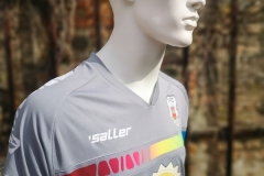 FC_Guben-Vi_Tva-Trikot-Regenbogen-0