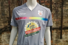 FC_Guben-Vi_Tva-Trikot-Regenbogen-3